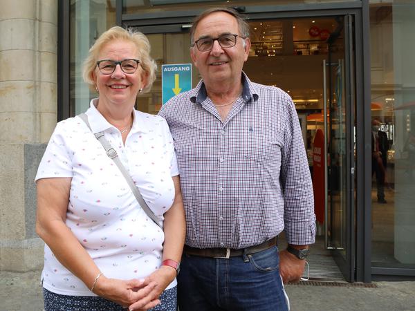 Margit Schulze (65) mit ihrem Mann Bernd (66).