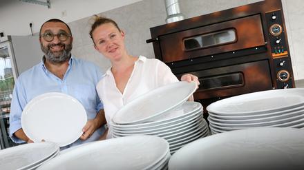 Franco Cremonini und seine Partnerin Andrea Mehnert eröffnen die "Pizza Fabrik" im Bornstedter Feld.