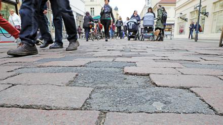 Damit die Fußgänger in Zukunft ohne Probleme über die Einkaufsstraße kommen, wird ab 2020 ein neues Pflaster verlegt.