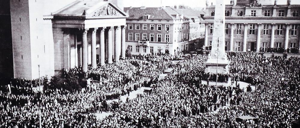 Massenauflauf. Am "Tag von Potsdam" drängten sich die Menschen auf dem Alten Markt.