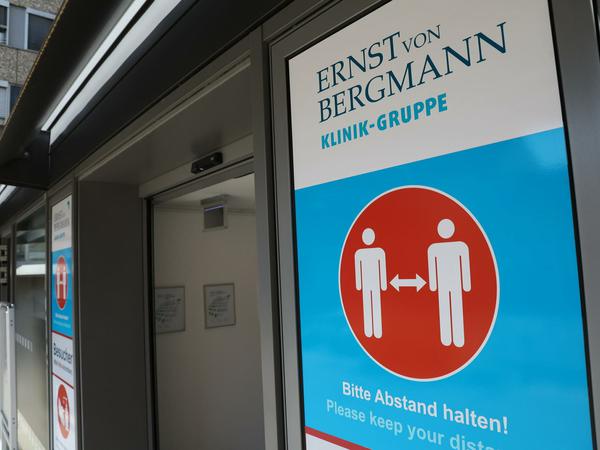Der Eingang zum Klinikum "Ernst von Bergmann". 