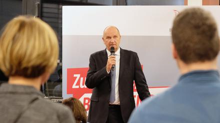 Ministerpräsident Dietmar Woidke im Dialog mit den Bürgern.