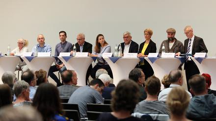 Beim PNN-Talk am 20. Mai 2019, von links nach rechts: Irene Kamenz (Freie Wähler), Stefan Wollenberg (Linke), David Kolesnyk (SPD), Götz Friederich (CDU), Carolin Hermann (Grüne), Wolfhard Kirsch (Bürgerbündnis), Andrea Ney (FDP), Daniel Zeller (Die Andere) undHelmar Wobeto (AfD).