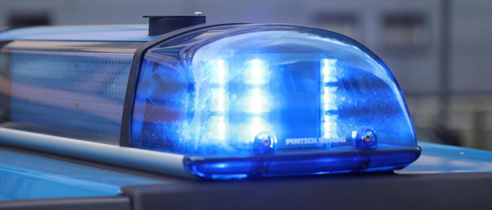 Polizeieinsatz am Baggersee: Mann geschlagen und verletzt.