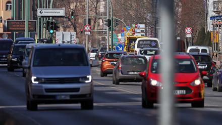 Bei Fahrten durch Potsdam brauchen Autofahrerinnen und Autofahrer oft viel Geduld.