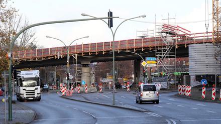 Dauerbaustelle in Potsdam: Der Neubau der Hochstraßenbrücken für die Nutheschnellstraße sorgt weiter für Verkehrsbehinderungen (Archivfoto).
