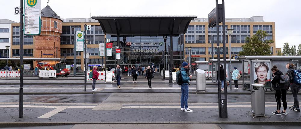 Der Angeklagte hatte in den Potsdamer Bahnhofspassagen einen AfD-Wahlhelfer angegriffen. 