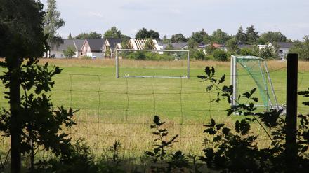 Am Westrand: Ein Fußballplatz zwischen Am Golfplatz und Orville-Wright-Straße.