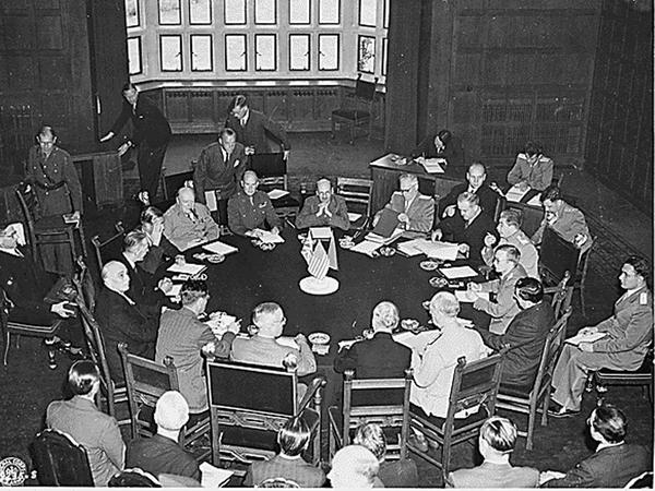 Die Eröffnungssitzung der Potsdamer Konferenz am 17. Juli 1945. 