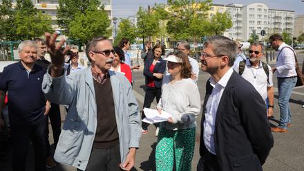 Potsdams Oberbürgermeister Mike Schubert (SPD) suchte das Gespräch mit Anwohner:innen. 
