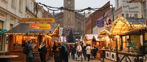 Auf dem Potsdamer Weihnachtsmarkt "Blauer Lichterglanz" geht es nicht nur besinnlich zu.