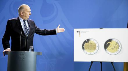 Dietmar Woidke (SPD), derzeitiger Bundesratspräsident und Ministerpräsident von Brandenburg, während der Präsentation der aktuellen 2-Euro-Gedenkmünze "Brandenburg" im Bundeskanzleramt.
