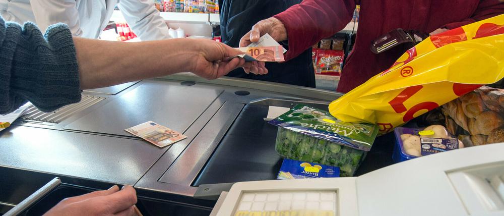 Noch herrscht in Potsdam keine Panik. In vielen Supermärkten ist weiterhin viel los.
