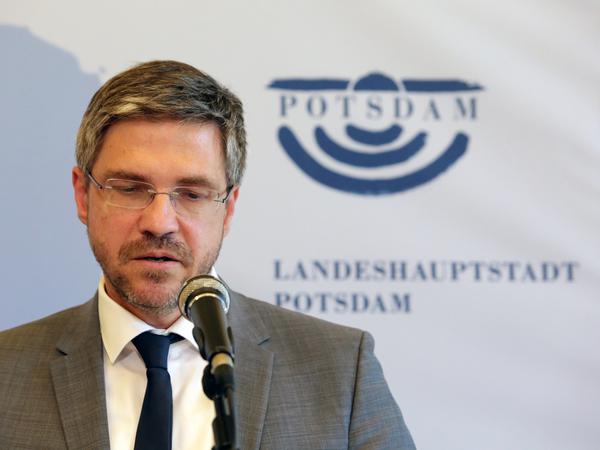 Oberbürgermeister Mike Schubert (SPD) verkündet am 23. April 2020 die Beurlaubung der Geschäftsführung des Klinikums "Ernst von Bergmann".