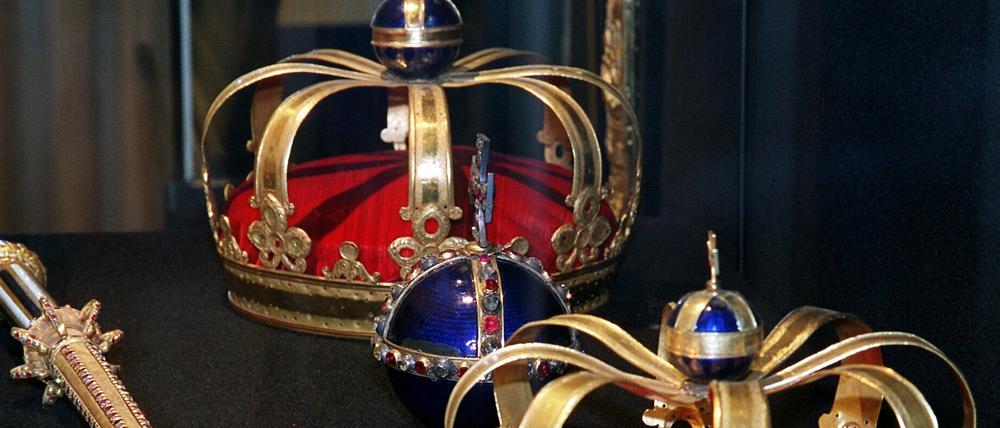 Krone, Zepter und Reichsapfel des Preußenkönigs Friedrich I. sowie die Krone seiner Gemahlin, Sophie Charlotte.
