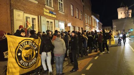 Protest vor Potsdamer FDP-Zentrale nach der Wahl in Thüringen.
