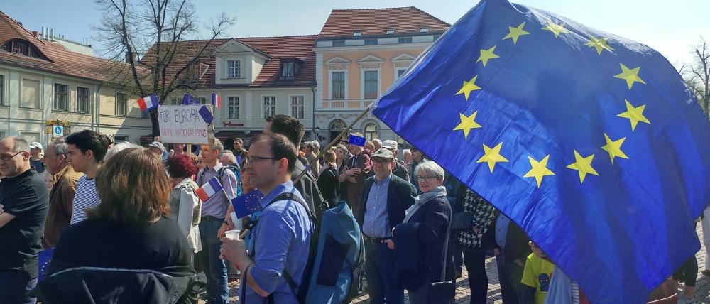 Etwa 180 Menschen nahmen an der sechsten "Pulse of Europe"-Kundgebung in Potsdam teil.