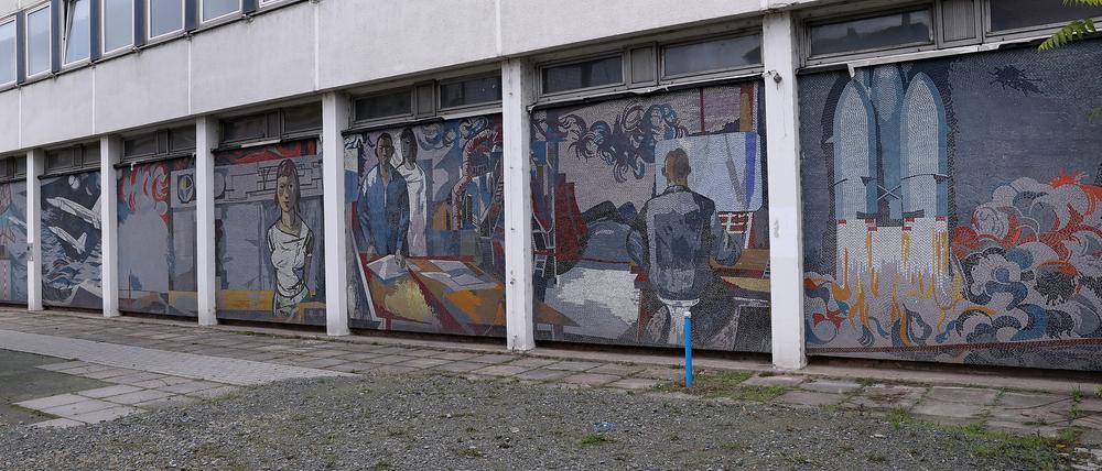 Das Mosaik des Künstlers Fritz Eisel am Rechenzentrum.