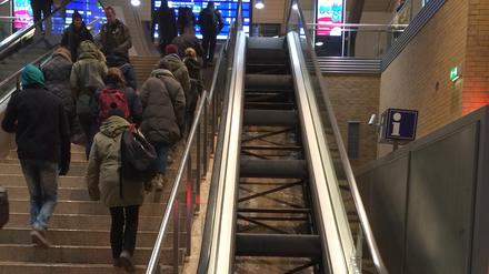 Wann wird die Rolltreppe im Potsdamer Hauptbahnhof wieder funktionieren?
