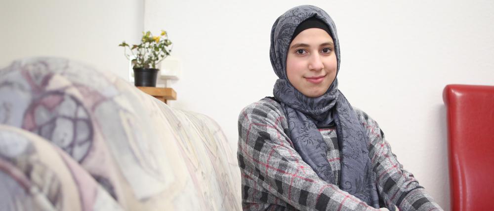 Jetzt wird es ernst. In der Willkommensklasse ging es vor allem um das Deutschlernen, jetzt muss Ruba Barakat dem normalen Unterricht an der Gesamtschule folgen. 