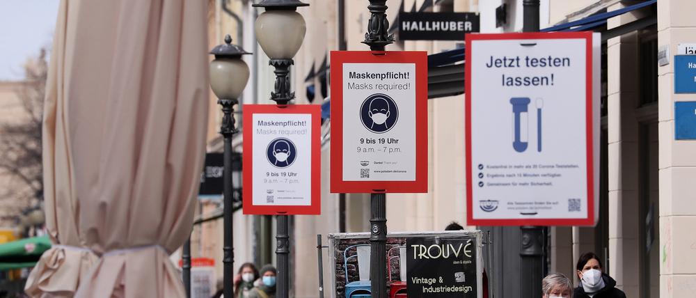 In der Brandenburger Straße in Potsdam herrscht Maskenpflicht 