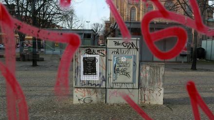 Ziel sei es, Grafittis in Potsdam künftig „innerhalb kürzester Zeit, ohne ein förmliches Ausschreibungsverfahren“ beseitigen zu lassen.
