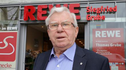 Siegfried Grube feiert heute seinen 80. Geburtstag. Der langjährige Chef des Rewe-Marktes im Marktcenter hat noch viel vor.
