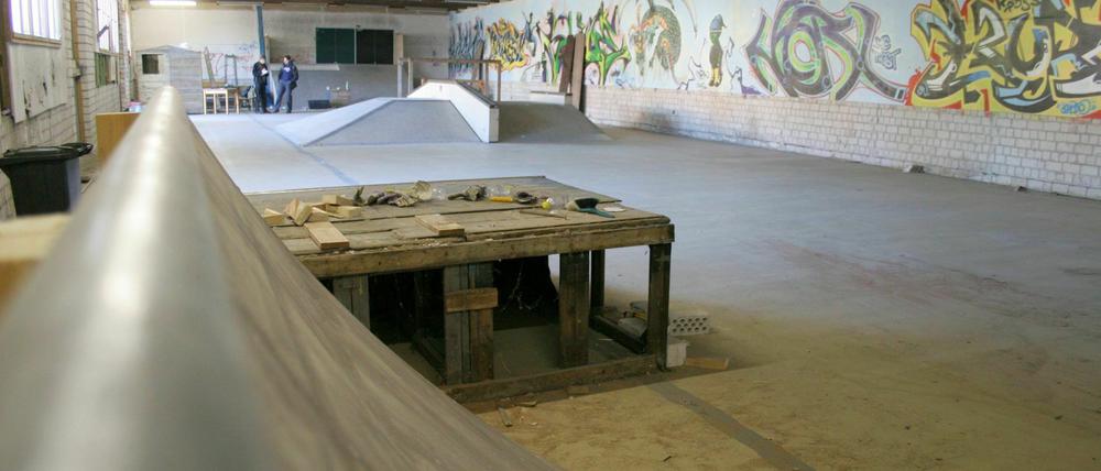 So sah die abgerissene Skater-Halle  in der Potsdamer Kurfürstenstraße 2006 aus.