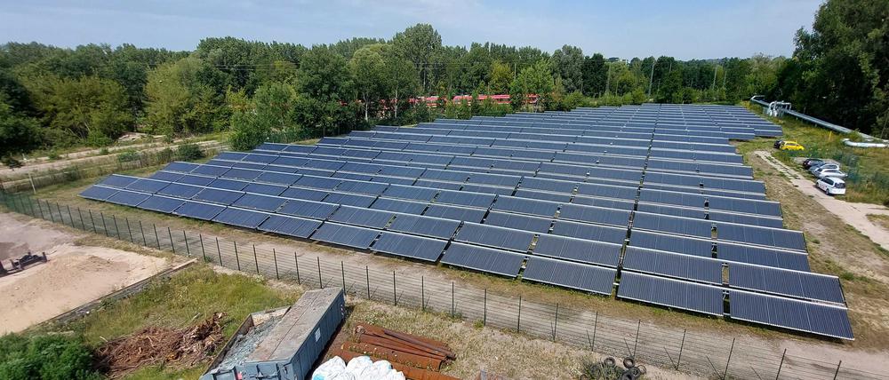 Die Solarthermieanlage der Energie und Wasser Potsdam mit 5157 Quadratmeter Kollektorfläche für die Wärmespeisung in das Potsdamer Fernwärmenetz.
