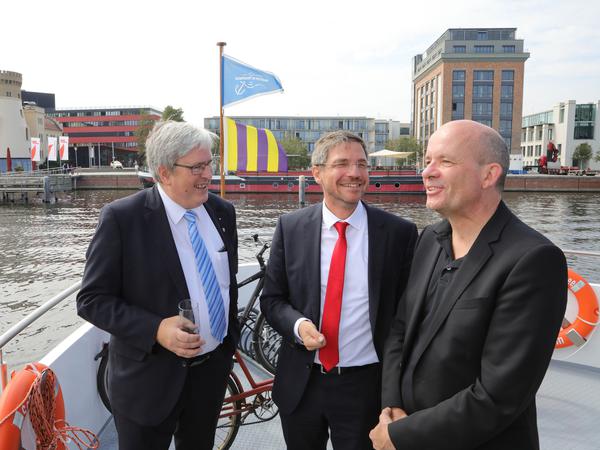 SprinD-Gründungsdirektor Rafael Laguna de la Vera (rechts) bei seinem Besuch in Potsdam - hier mit Minister Jörg Steinbach und Oberbürgermeister Mike Schubert.