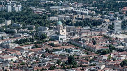 Blick auf die Potsdamer Innenstadt. Auf dem Areal der alten Fachhochschule standen kommunale Grundstücke zum Verkauf.