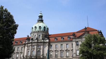 1,3 Millionen Euro aus Land- und Bundesmitteln gehen dabei in die schrittweise Sanierung des Potsdamer Rathauses.