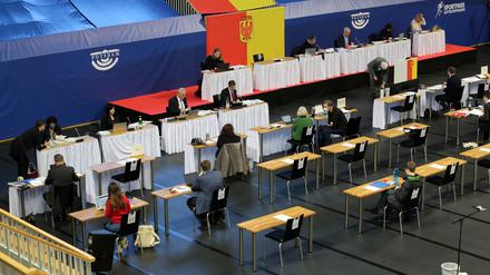 Die Potsdamer Stadtverordnetenversammlung findet derzeit in der MBS-Arena statt.