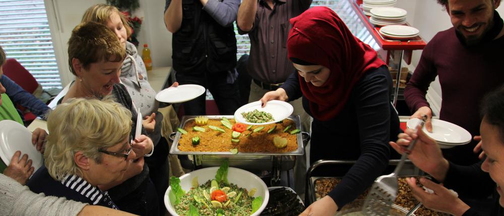 Syrisches Festessen in der Potsdamer Suppenküche vor zwei Jahren.