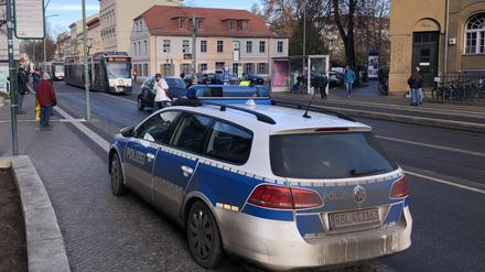 Nach einem Unfall vor dem Potsdamer Rathaus wurde der Verkehr unterbrochen.