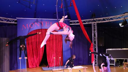 An der Aufführung im Zirkus Montelino wirken auch Kinder und Jugendliche aus Kiew mit.