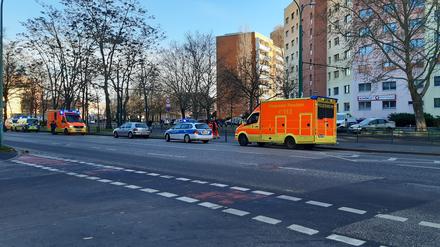 Mehrere Rettungswagen waren nach dem Unfall in der Zeppelinstraße vor Ort.