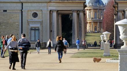 Bei herrlichem Sonnenschein flanierten die Besucher am Wochenende durch den Park Sanssouci.