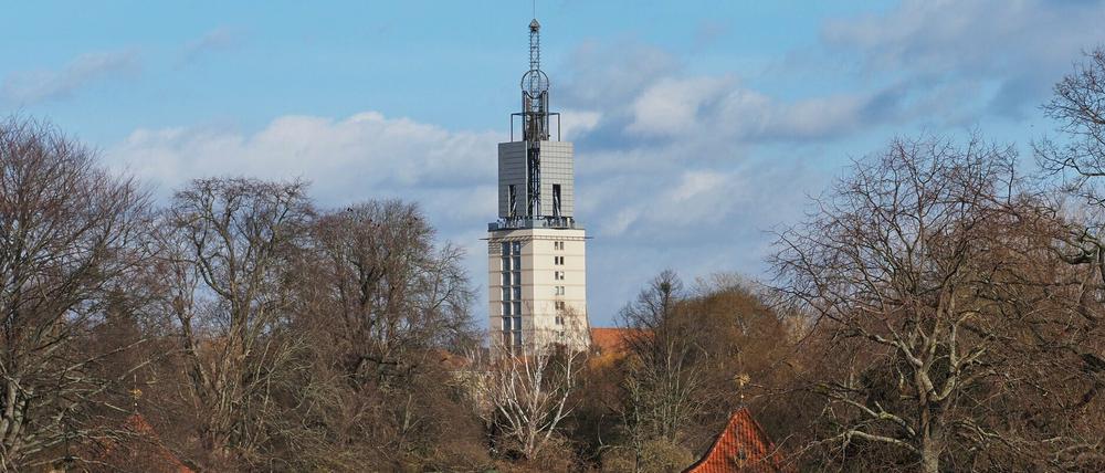 Weithin sichtbar. Der Turm der Heilig-Geist-Residenz in der Potsdamer Innenstadt.