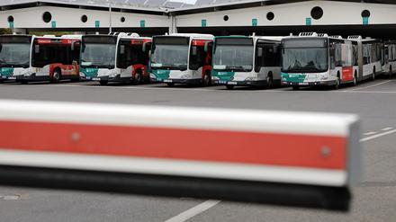Am Freitag werden in Potsdam bis zum Mittag nur wenige Busse fahren. Der Straßenbahnverkehr kommt komplett zum Erliegen.