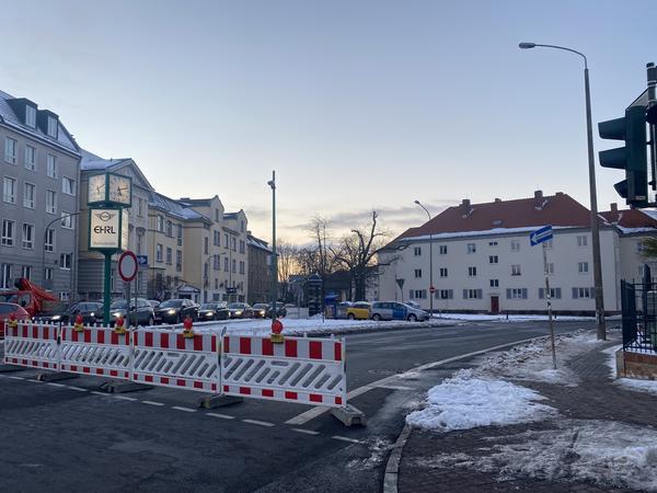 Die für den Stadtverkehr wichtige Behlertstraße muss bis mindestens Sonntag noch gesperrt bleiben.