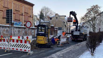 Arbeiten an der Behebung eines Wasserrohrbruchs in der Behlertstraße.