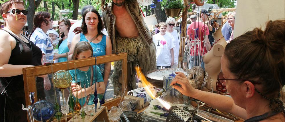 Auch in diesem Jahr soll es wieder traditionelles Handwerk auf dem Babelsberger Weberfest geben.