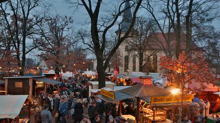 Der Böhmische Weihnachtsmarkt in Babelsberg zieht immer mehr Gäste an, die nicht aus Potsdam kommen.
