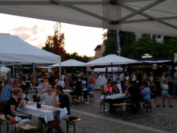 Das Weinfest an dem Samstag war auf dem Luisenplatz gut besucht