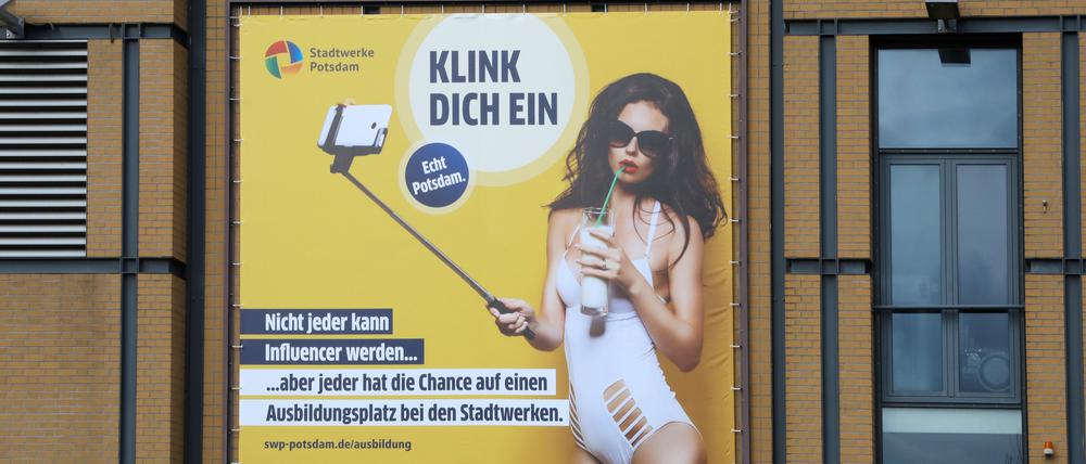 Das Werbeplakat der Stadtwerke hing in der Babelsberger Straße.