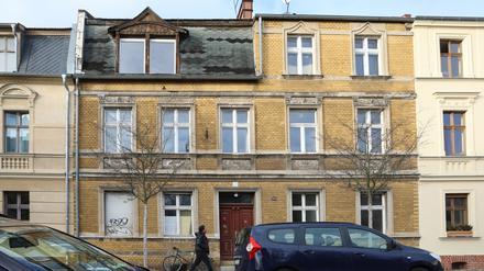 Das Mehrfamilienhaus in der Wollestraße 52 in Babelsberg, hier eine Aufnahme von 2021. 