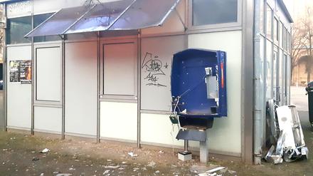 Der Zigarettenautomat am Bassinplatz in Potsdam wurde gesprengt.