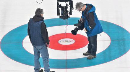 Damit bei Wettbewerben wie Curling den Zuschauern der Olympischen Winterspiele nichts entgeht, wird Eurosport parallel laufende Partien über seinen kostenpflichtigen Internet-Player mit mehreren Streams übertragen.