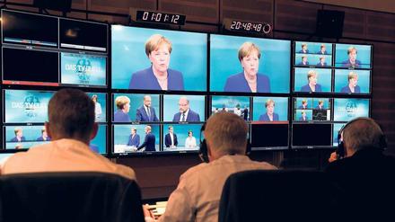 Nö, sagte die Kanzlerin. Angela Merkel wollte sich nur einmal mit SPD-Kanzlerkandidat Martin Schulz vor den Fernsehkameras auseinandersetzen. ARD und ZDF hätten lieber zwei Duelle übertragen, kuschten aber vor der Entscheidung der Kanzlerin.